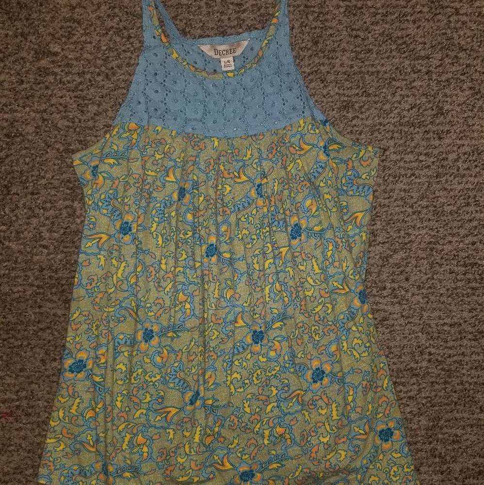 Flowy tank